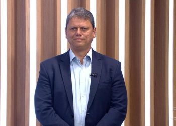 Lula colocou ideologia acima da economia e se esconde atrás de Bolsonaro, diz Tarcísio