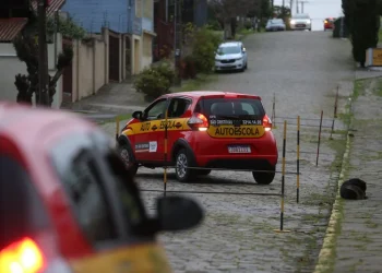 Governo estuda acabar com obrigação de autoescola para tirar CNH
