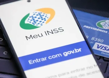 Mais de 500 mil aposentados já receberam ressarcimento por descontos indevidos, diz INSS