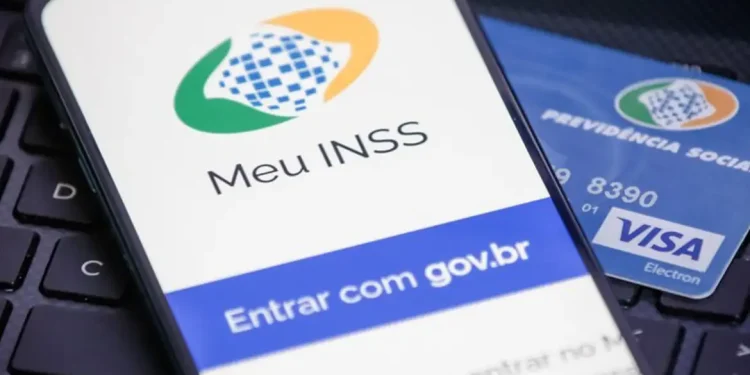 Mais de 500 mil aposentados já receberam ressarcimento por descontos indevidos, diz INSS