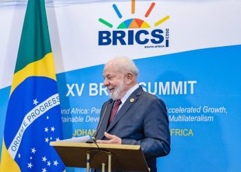 Lula critica tarifa de 50% imposta por Trump e defende autonomia comercial do Brics