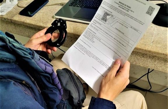 PRF cumpre mandado de prisão por extorsão durante fiscalização em Ipiaú
