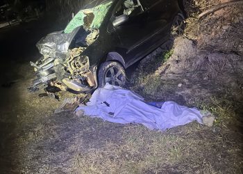Colisão entre carro e moto deixa duas pessoas mortas na BA-120, entre Algodão e Gandu