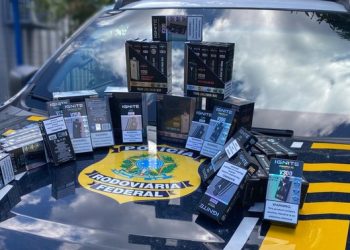 PRF apreende 60 cigarros eletrônicos proibidos em ônibus na BR-116, em Jequié