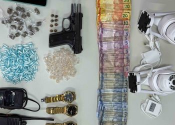 Polícia Militar apreende arma, drogas e câmeras e rádio usados para monitorar viaturas em Santa Inês