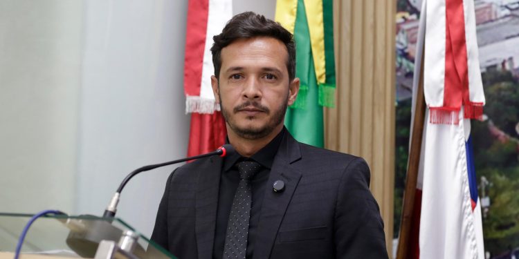 Vereador de Jaguaquara propõe proibição de abordagem sobre “ideologia de gênero” para crianças até 12 anos em escolas