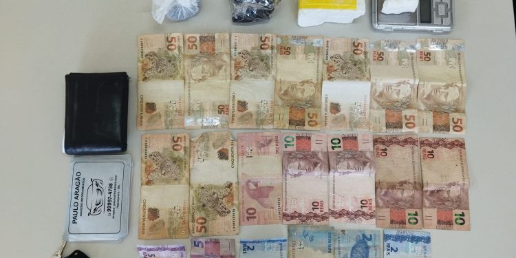 PM prende homem com meio quilo de cocaína e apreende motocicleta em Itaquara