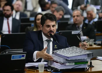 Senador Marcos do Val é alvo de operação da PF e terá que colocar tornozeleira eletrônica