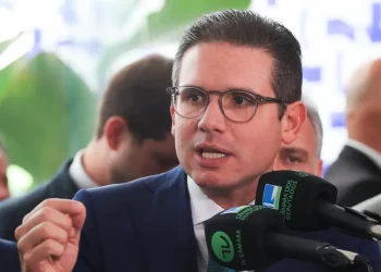 Hugo Motta envia pedido de afastamento de 15 deputados após motim na Câmara
