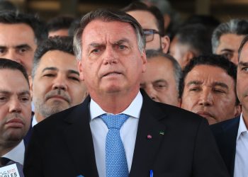 Alexandre de Moraes decreta prisão domiciliar do ex-presidente Jair Bolsonaro por descumprimento de medidas cautelares