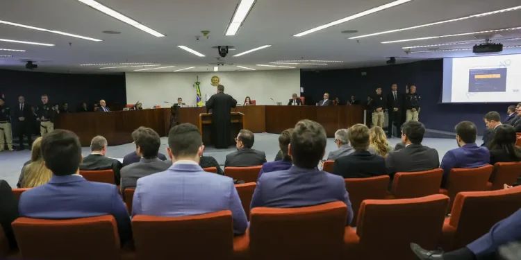 STF retoma nesta terça julgamento de Bolsonaro e mais sete réus