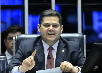 Davi Alcolumbre manda arquivar PEC da Blindagem após rejeição da CCJ