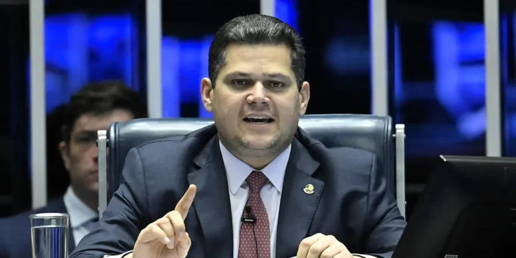 Davi Alcolumbre manda arquivar PEC da Blindagem após rejeição da CCJ