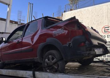 Fiat Strada capota na BA-545, na zona rural de Jaguaquara