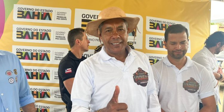 Jerônimo autoriza projeto para pavimentação de estrada que liga Cravolândia a BR-420, na Lagoa Queimada