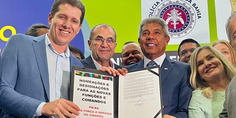 Jerônimo sanciona lei que cria Comando Regional da PM em Jequié; Hassan e Zé Cocá celebram conquista