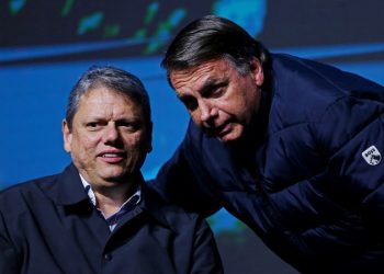 Bolsonaro fecha apoio a Tarcísio para eleição presidencial, diz coluna