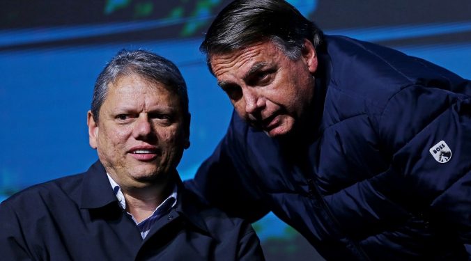 Bolsonaro fecha apoio a Tarcísio para eleição presidencial, diz coluna