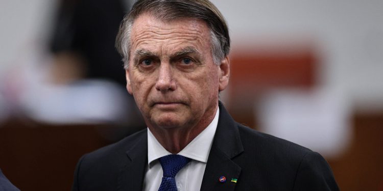 STF condena Bolsonaro a 27 anos e três meses de prisão
