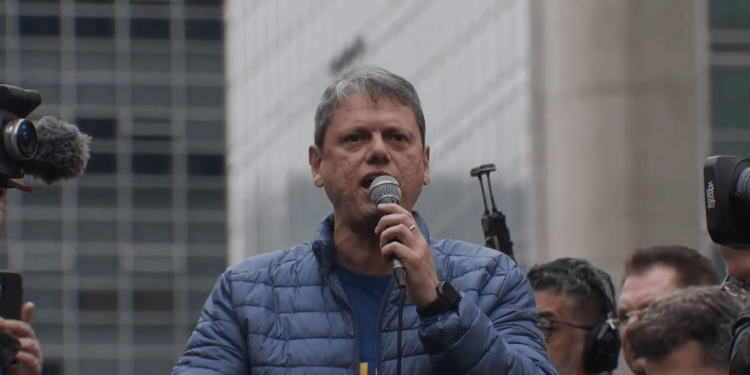 Ninguém aguenta mais tirania de um ministro como Moraes, diz Tarcísio
