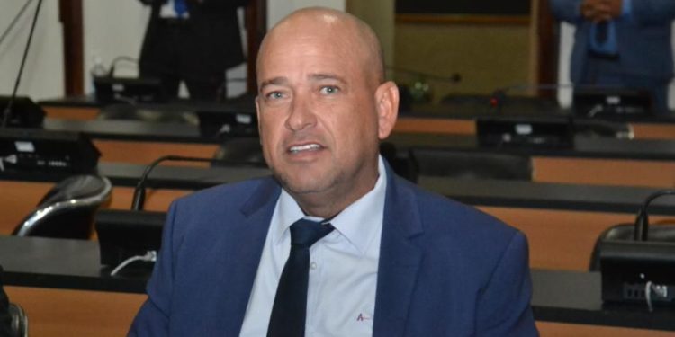 Deputado estadual Binho Galinha se entrega ao MPBA e está preso