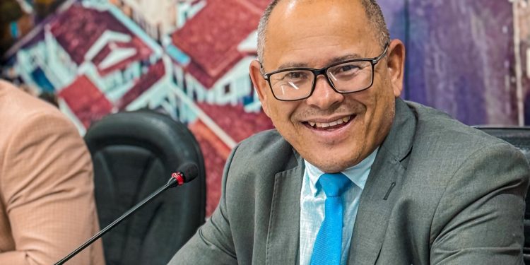 Nildo Piropo propõe construção de praça pública no Baixão de Ipiúna, em Jaguaquara