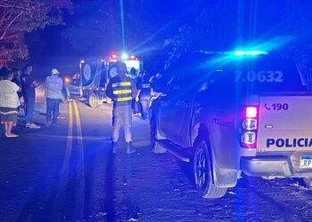 Homem morre e duas pessoas ficam feridas após carro capotar na BA-537, entre Gandu e Nova Ibiá