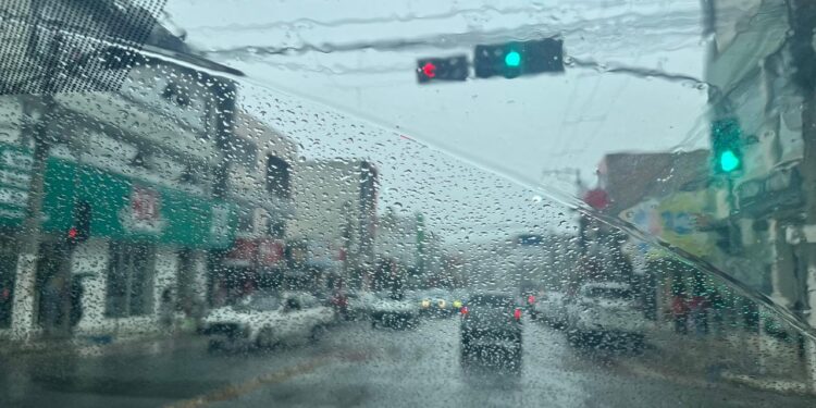Semana deve ser chuvosa em Jaguaquara; temperaturas devem cair até quarta-feira, diz meteorologia