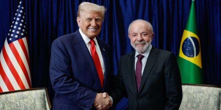 Lula se reúne com Trump na Malásia e discute relações entre Brasil e Estados Unidos