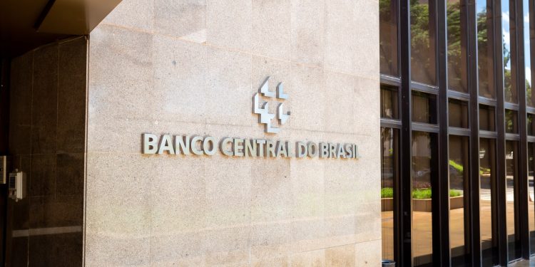 Banco Central passa a bloquear chaves Pix usadas em golpes e fraudes