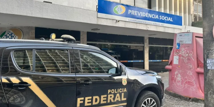 Fraudes no INSS: PF deflagra nova fase de operação em oito estados
