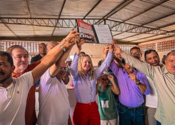 Prefeita Edione assina ordem de serviço de R$ 3,5 milhões para reforma do Mercado de Cereais de Jaguaquara