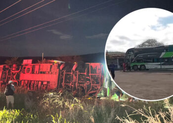 Ônibus que saiu de SP com 56 passageiros tomba na BA-026, em Planaltino
