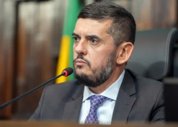 Alerj decide revogar a prisão preventiva do deputado Rodrigo Bacellar
