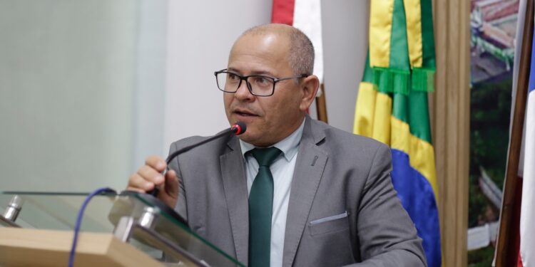 Câmara de Jaguaquara aprova projeto de Nildo Piropo que autoriza apreensão e multa para animais soltos em vias públicas
