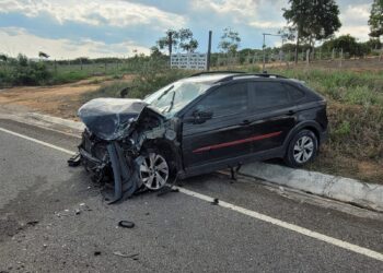 Colisão lateral deixa dois feridos na BA-026, próximo ao entroncamento da BR-330