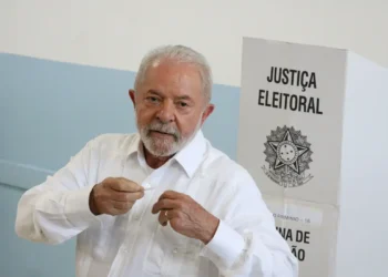 Desaprovação de Lula sobe a 50,7%, e Atlas mostra empate com Tarcísio no 2º turno