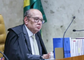 Gilmar Mendes nega pedido de prisão domiciliar a Bolsonaro
