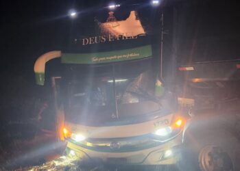 Colisão entre 4 veículos deixa 2 mortos na BR-116, em Itatim