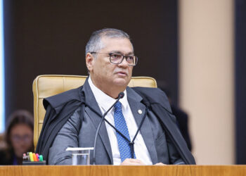 Flávio Dino proíbe criação de novos “penduricalhos” acima do teto constitucional no serviço público