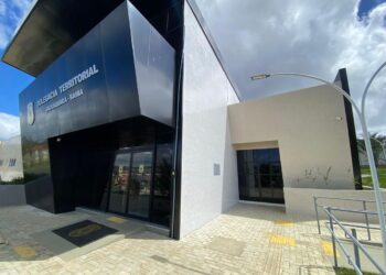 Homem é preso em Jaguaquara por suspeita de violência doméstica e lesões graves contra companheira e sogra