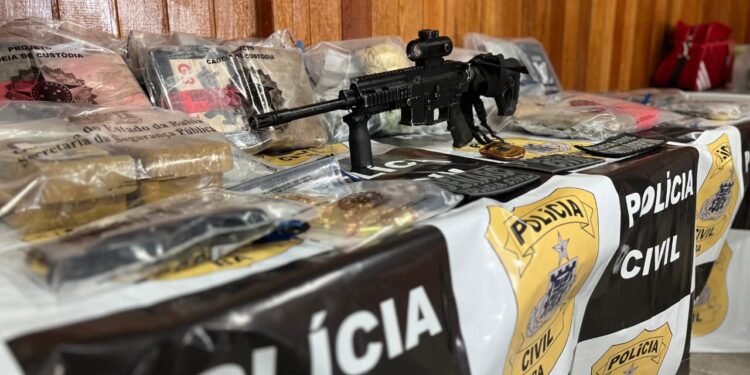 Operação Cavalo de Troia prende 11 suspeitos, apreende fuzil, armas e drogas em Feira de Santana