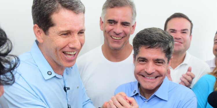 Em Jequié, ACM Neto anuncia Zé Cocá como pré-candidato a vice