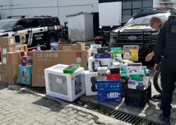 Motorista é preso por desvio de cargas de plataforma de e-commerce e mercadorias são apreendidas em Feira de Santana