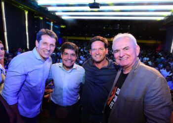 Oposição oficializa chapa liderada por ACM Neto e Zé Cocá durante ato político em Feira de Santana