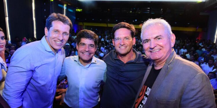 Oposição oficializa chapa liderada por ACM Neto e Zé Cocá durante ato político em Feira de Santana