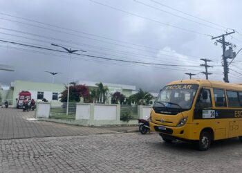 Estudantes são encaminhados ao Hospital de Jaguaquara após ataque de abelhas durante visita a colégio