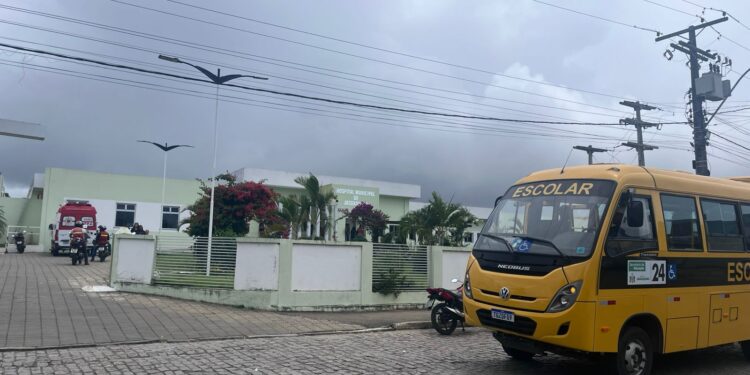Estudantes são encaminhados ao Hospital de Jaguaquara após ataque de abelhas durante visita a colégio