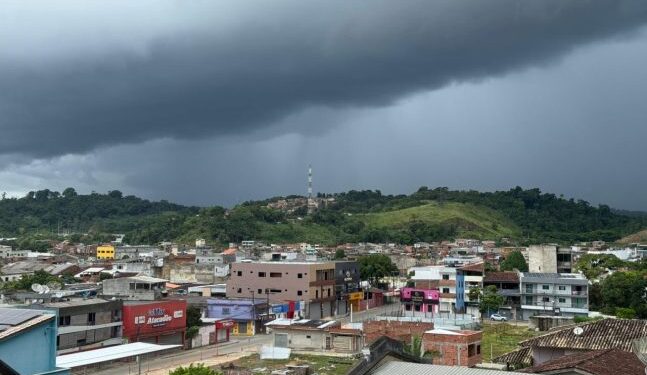 Ubaitaba e Aurelino Leal seguem sem energia após apagão provocado por forte chuva