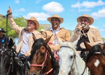 Jerônimo Rodrigues cumpre agenda em Milagres neste domingo e participa da Festa dos Vaqueiros